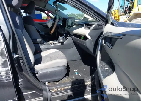 2020 Toyota Rav4 Xle z USA, uszkodzony, nr VIN JTMW1RFV8LJ021899